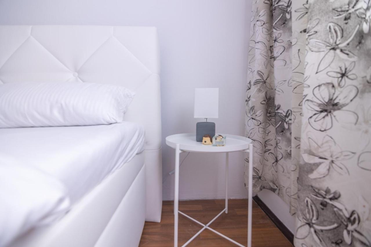 Southern Living By Jr City - Visit & Shop In Vosendorf Apartament Viena